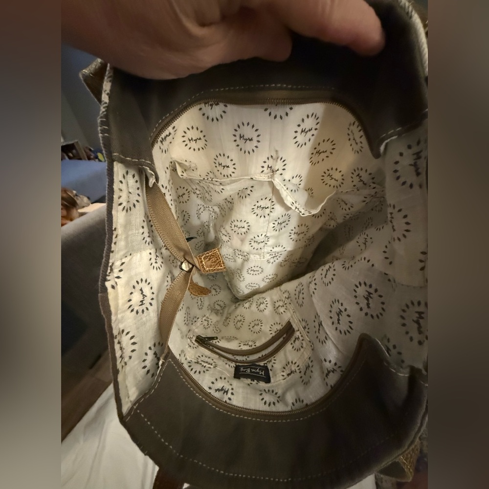 Myra Key Tote Bag - Missing Key - Euc - image 4